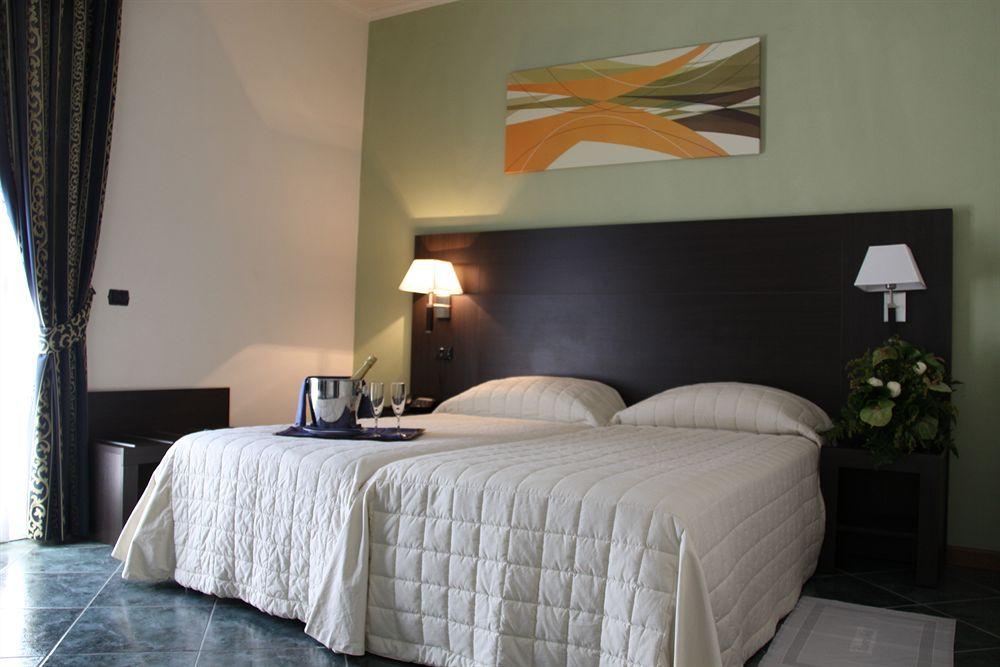 Hotel Palacavicchi Ciampino Exterior foto