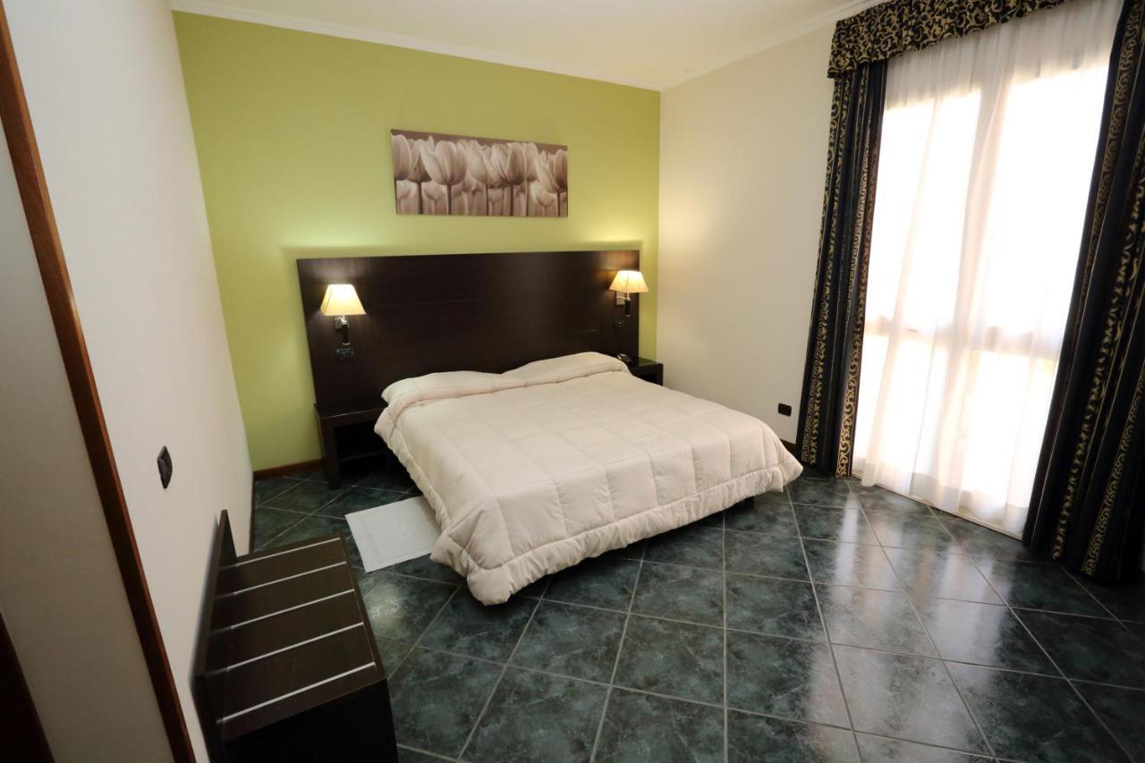 Hotel Palacavicchi Ciampino Exterior foto
