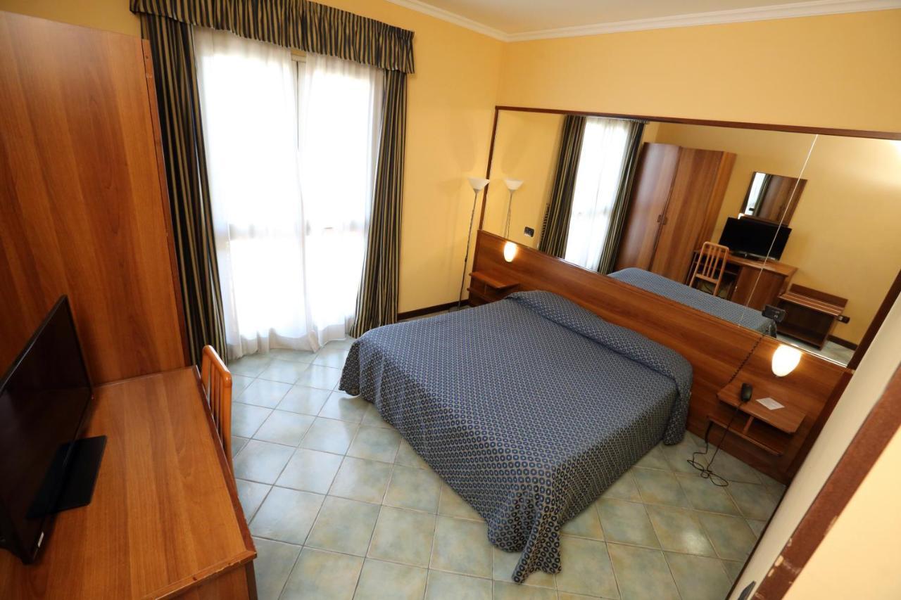 Hotel Palacavicchi Ciampino Exterior foto