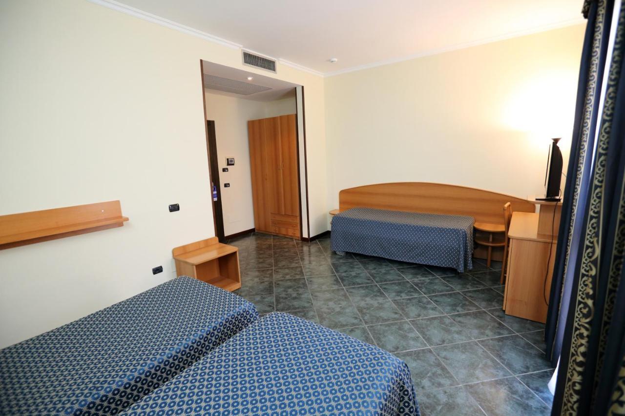 Hotel Palacavicchi Ciampino Exterior foto