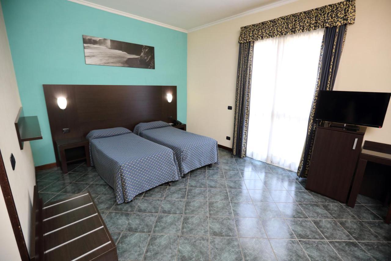 Hotel Palacavicchi Ciampino Exterior foto