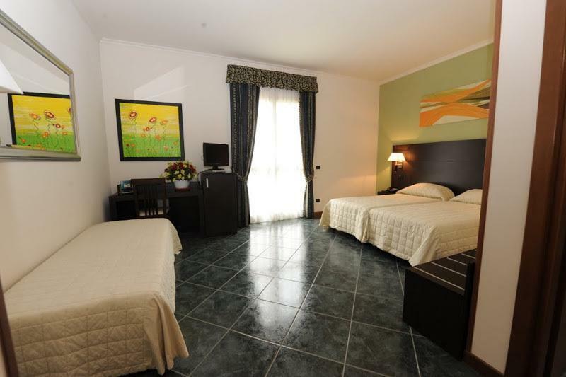 Hotel Palacavicchi Ciampino Exterior foto