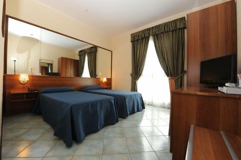 Hotel Palacavicchi Ciampino Exterior foto